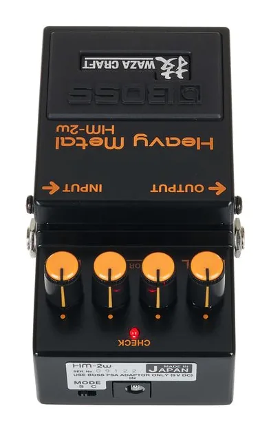 Boss HM-2w Heavy Metal Distortion, footswitch in primo piano