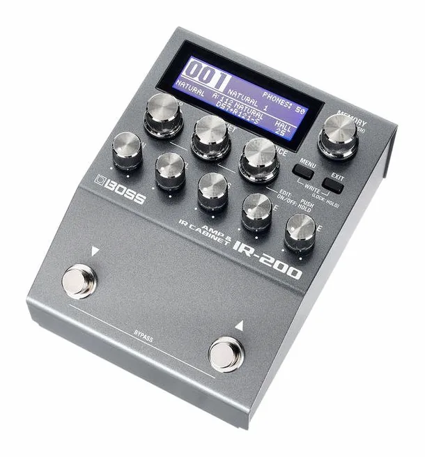 Boss IR-200 Amp & IR Cabinet visto di fronte