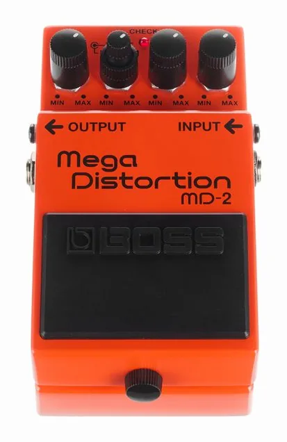 Boss MD-2 Mega Distortion, footswitch in primo piano