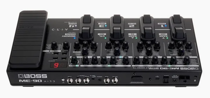 Boss ME-90, vista laterale del cabinet