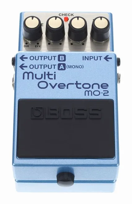 Boss MO-2 Multi Overtone, footswitch in primo piano