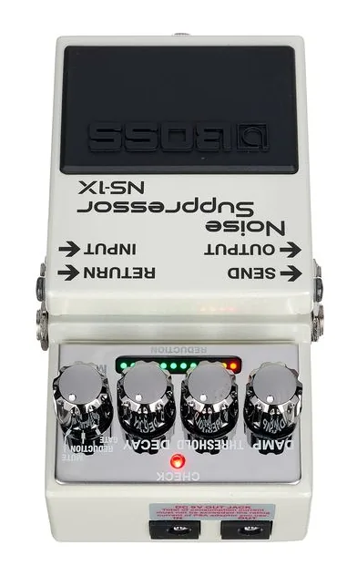 Boss NS-1X Noise Suppressor, connettori sul retro dell'unita