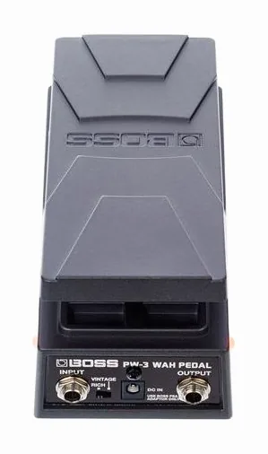 Boss PW-3 Wah Pedal, connettori sul retro dell'unita