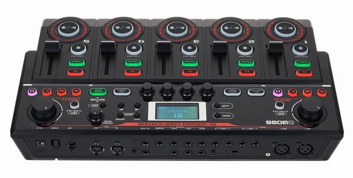 Boss RC-505 MKII, ingressi e uscite laterali