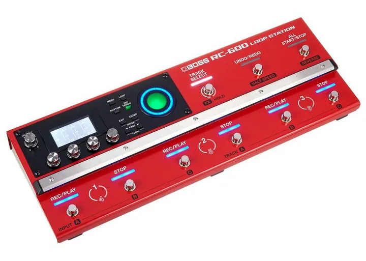 Boss RC-600 Loop Station, footswitch in primo piano