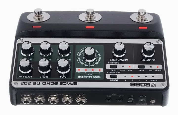 Boss RE-202 Space Echo Delay/Reverb, ingressi e uscite laterali
