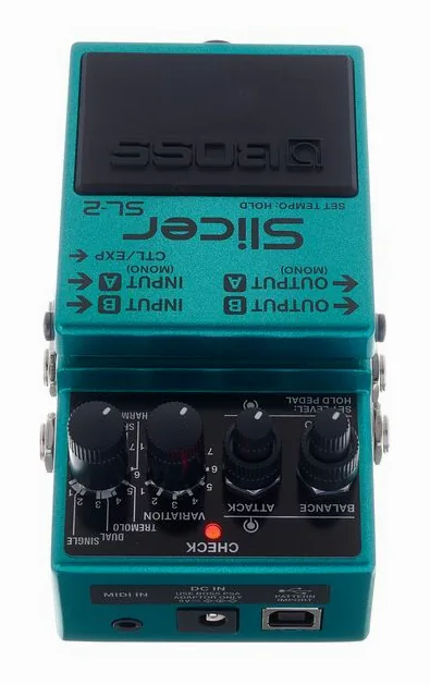 Boss SL-2 Slicer, footswitch in primo piano