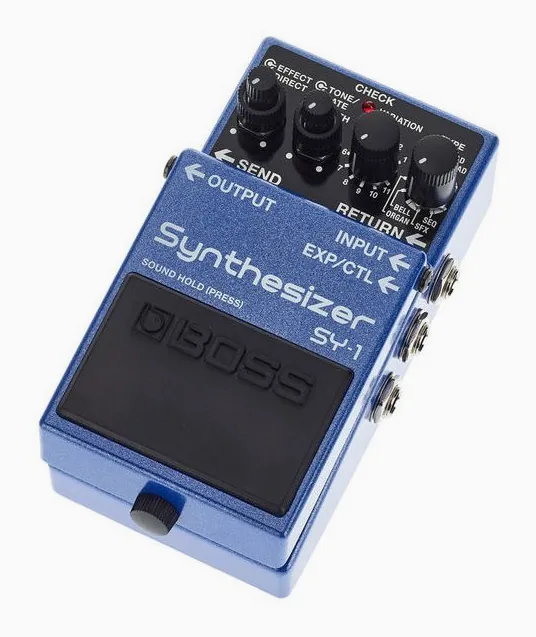 Boss SY-1 Synthesizer fotografato frontalmente