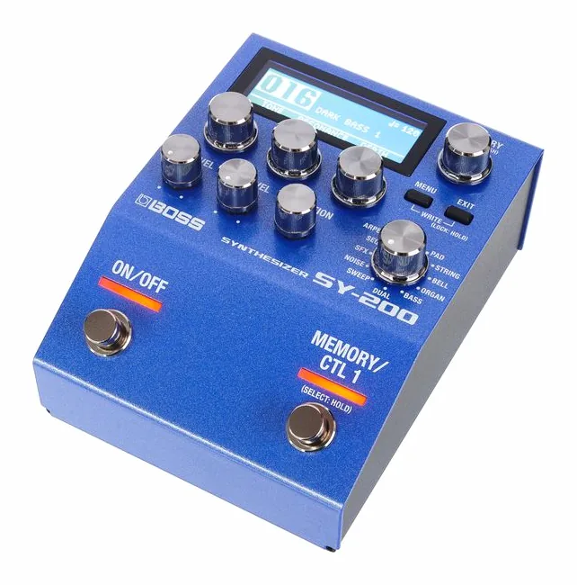 Boss SY-200 Guitar Synthesizer inquadrato di fronte su sfondo neutro