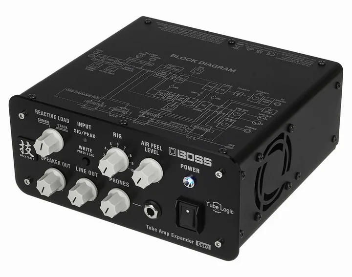 Boss WAZA Tube Amp Expander Core in primo piano frontale