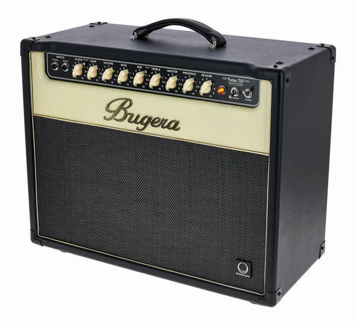 Bugera V22 Infinium inquadrato di fronte su sfondo neutro