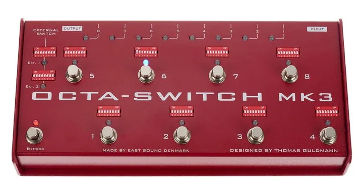 Carl Martin Octa-Switch MK3, footswitch in primo piano