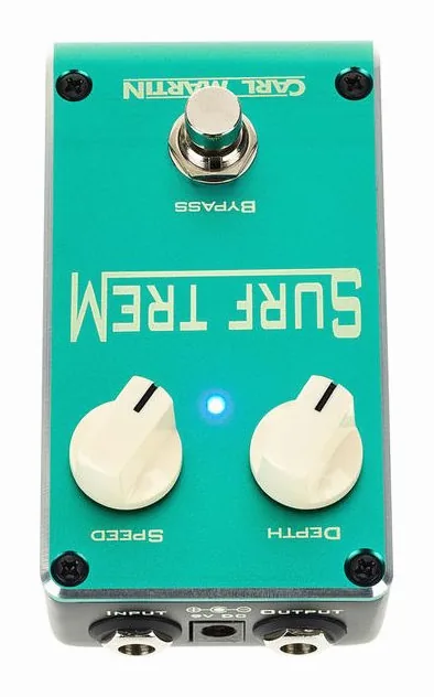Carl Martin Surf Trem 2018, footswitch in primo piano