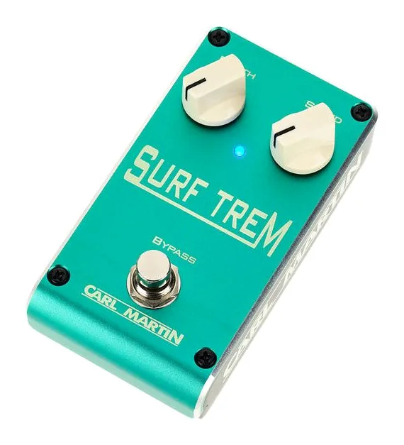 Carl Martin Surf Trem 2018 inquadrato di fronte su sfondo neutro