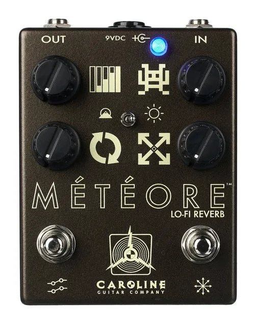 Caroline Guitar Company Météore Lo-Fi Reverb, footswitch in primo piano