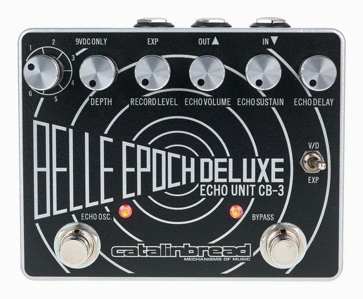 Catalinbread Belle Epoch Deluxe BOS, footswitch in primo piano
