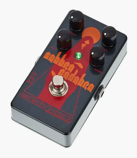 Catalinbread Sabbra Cadabra inquadrato di fronte su sfondo neutro