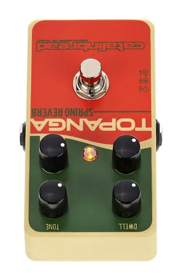Catalinbread Topanga, footswitch in primo piano