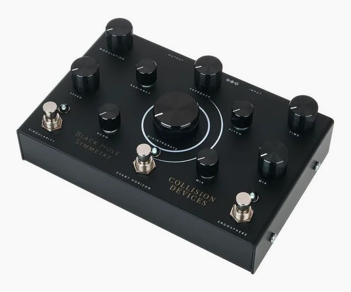 Collision Devices Black Hole Symmetry, connettori sul retro dell'unita