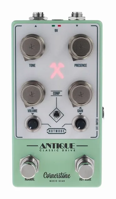 Cornerstone Antique V3 Overdrive, footswitch in primo piano