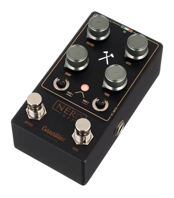 Cornerstone Nero Fuzz/Overdrive fotografato frontalmente