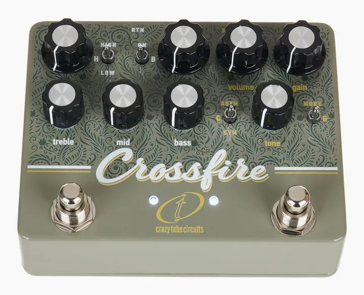 Crazy Tube Circuits Crossfire Overdrive/Pre-Amp, footswitch in primo piano
