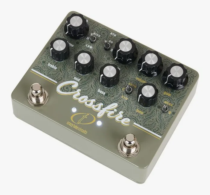 Crazy Tube Circuits Crossfire Overdrive/Pre-Amp inquadrato di fronte su sfondo neutro