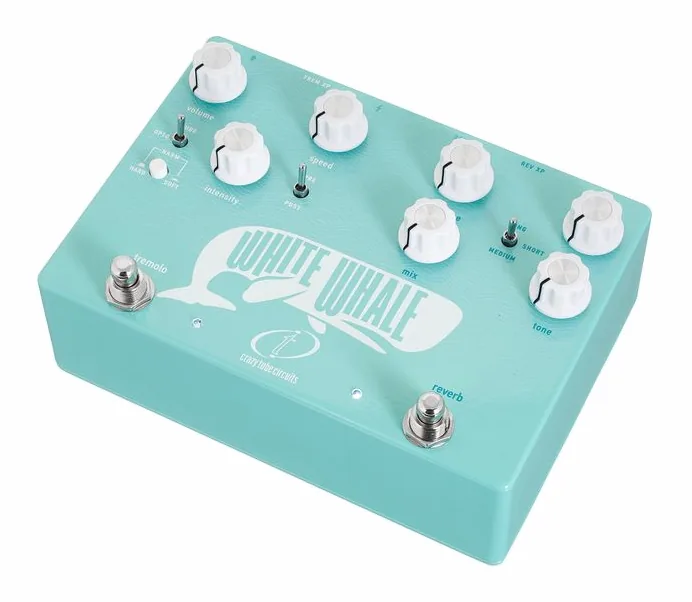 Crazy Tube Circuits White Whale V2 inquadrato di fronte su sfondo neutro