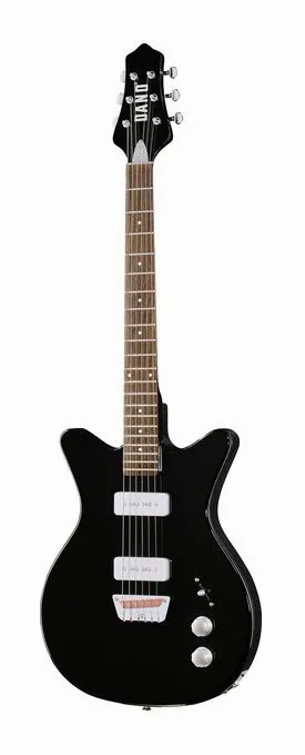 Danelectro Dan O. Mano Black inquadrato di fronte su sfondo neutro