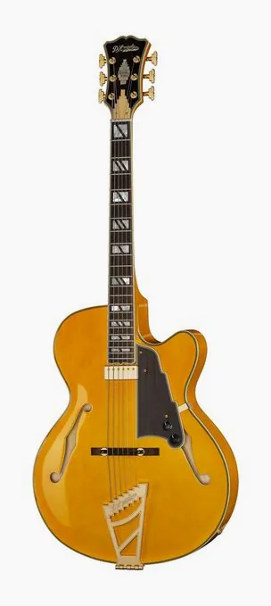 DAngelico Excel 16 Amber inquadrato di fronte su sfondo neutro