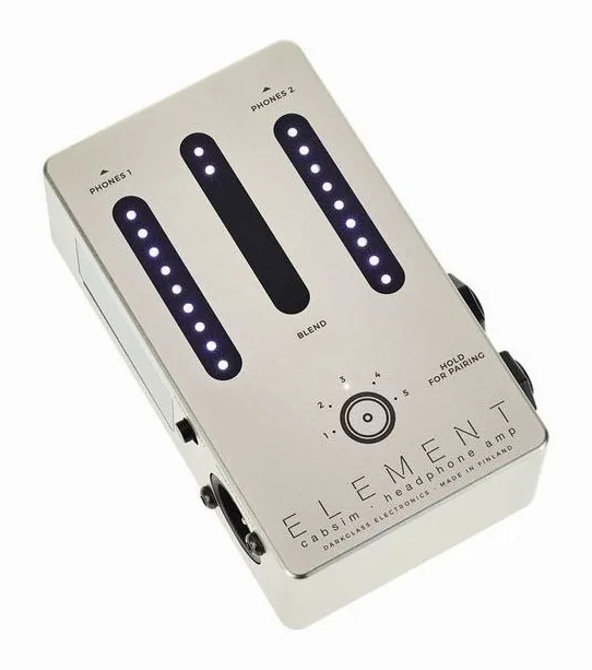 Darkglass Element Cabsim/Headph. Amp, connettori sul retro dell'unita