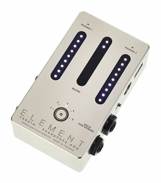 Darkglass Element Cabsim/Headph. Amp inquadrato di fronte su sfondo neutro