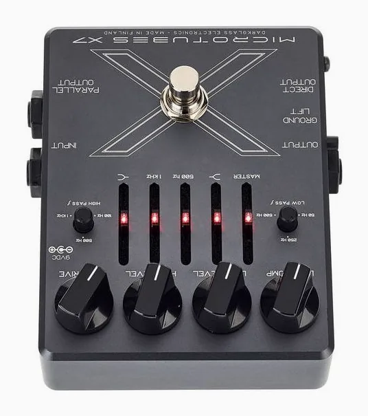 Darkglass Microtubes X7, footswitch in primo piano