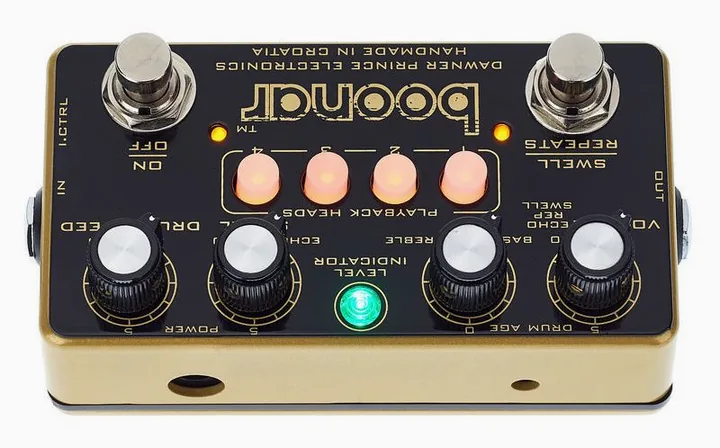 Dawner Prince Boonar Echo-Delay, footswitch in primo piano