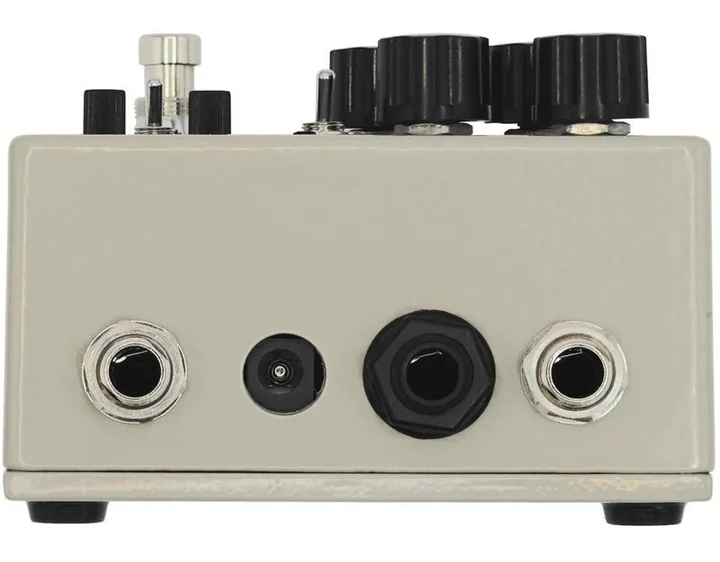 Death by Audio Crash - Amp Pedal, retro con le prese di collegamento