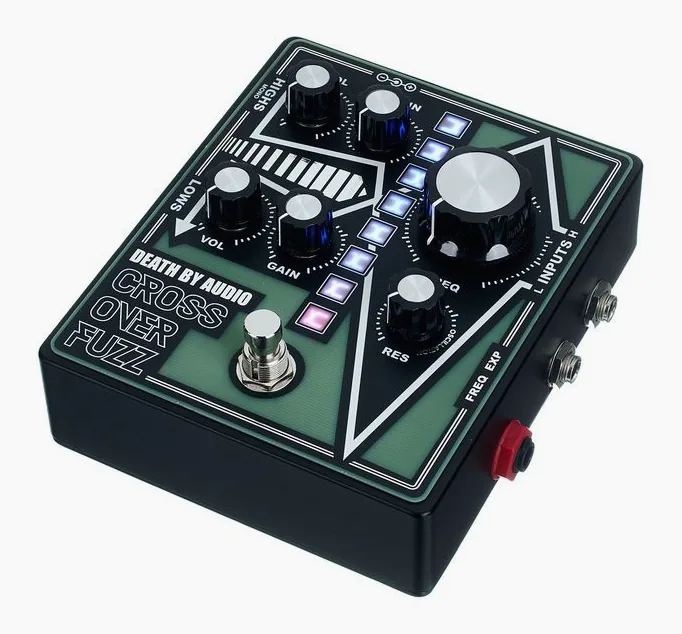 Death by Audio Crossover Fuzz in primo piano frontale