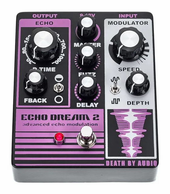 Death by Audio Echo Dream 2, footswitch in primo piano
