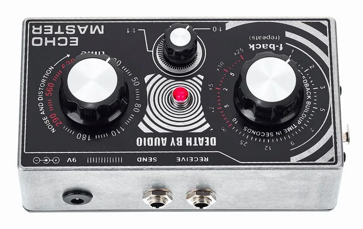 Death by Audio Echo Master, manopole viste dall'alto