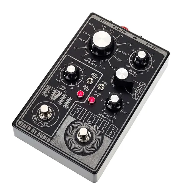 Death by Audio Evil Filter - Fuzz Filter inquadrato di fronte su sfondo neutro
