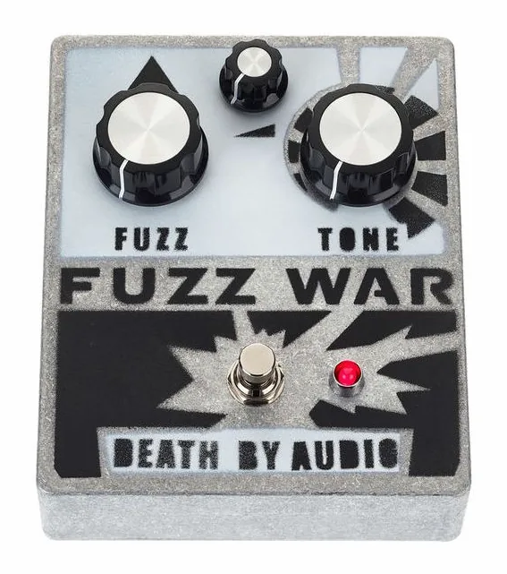 Death by Audio Fuzz War, footswitch in primo piano