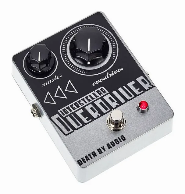 Death by Audio Interstellar Overdriver, footswitch in primo piano