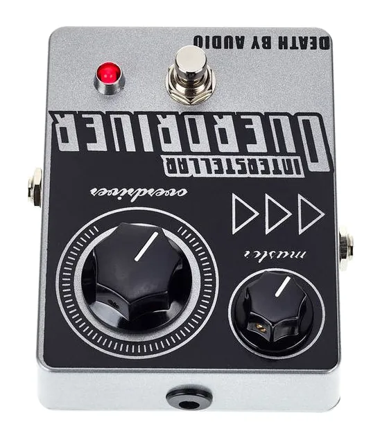 Death by Audio Interstellar Overdriver, footswitch in primo piano