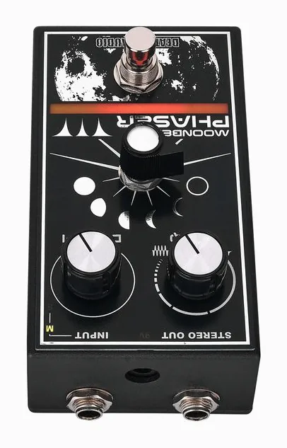 Death by Audio Moonbeam Phaser, grafica del pannello superiore