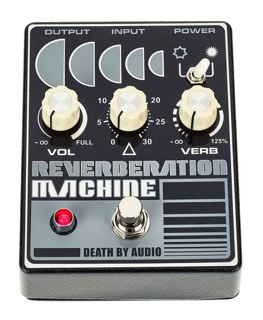 Death by Audio Reverberation Machine, footswitch in primo piano