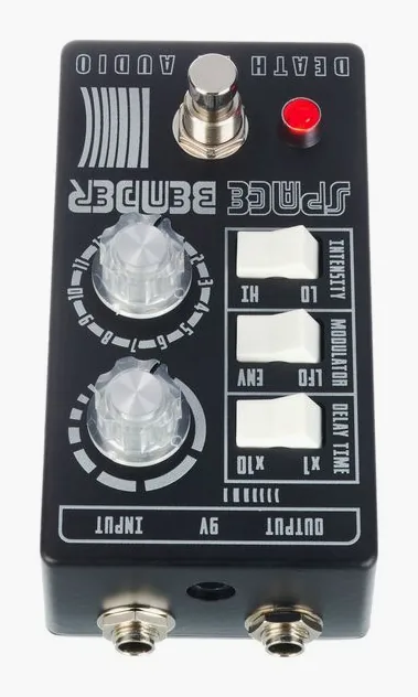 Death by Audio Space Bender Chorus/Module., connettori sul retro dell'unita