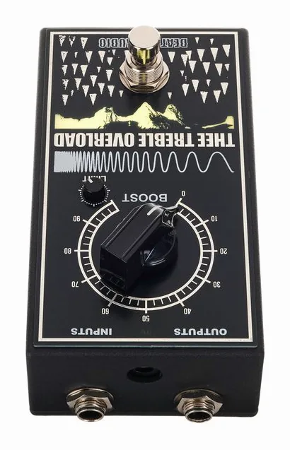 Death by Audio Thee Treble Overload Booster, footswitch in primo piano