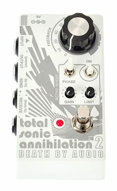 Death by Audio Total Sonic Annihilation 2, footswitch in primo piano