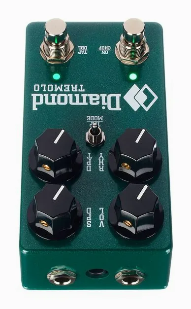 Diamond Tremolo, footswitch in primo piano