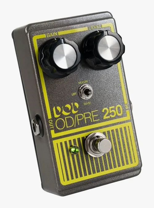 Digitech DOD Overdrive Preamp 250-X, footswitch in primo piano