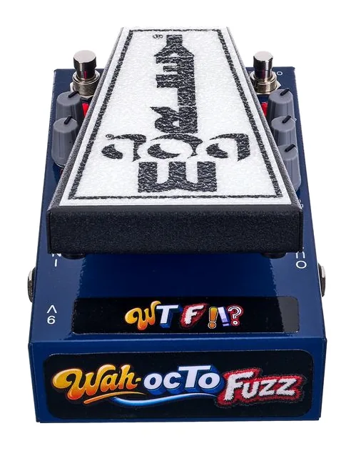 Digitech DOD Wha-Octa-Fuzz Pedal, footswitch in primo piano